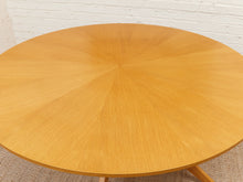 Load image into Gallery viewer, Spider Round Table