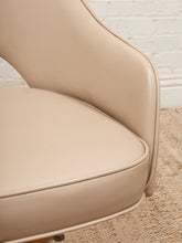 Load image into Gallery viewer, Set of 4 Saarinen Style Vintage Chairs