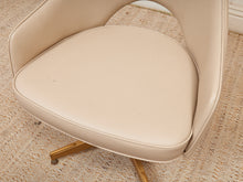 Load image into Gallery viewer, Set of 4 Saarinen Style Vintage Chairs