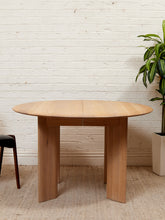 Load image into Gallery viewer, Oak Dining Table with 2 Leaves