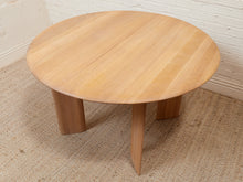 Load image into Gallery viewer, Oak Dining Table with 2 Leaves