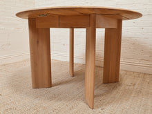Load image into Gallery viewer, Oak Dining Table with 2 Leaves