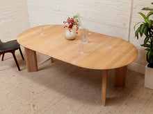Load image into Gallery viewer, Oak Dining Table with 2 Leaves