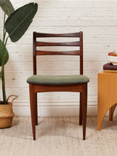 Load image into Gallery viewer, Set of 4 Danish Modern Chairs