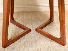 Load image into Gallery viewer, Round Sculptural Leg Dining Table