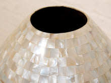 Load image into Gallery viewer, Mother of Pearl Vase