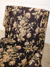 Load image into Gallery viewer, Floral Vintage Chair
