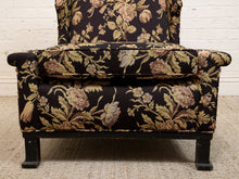 Load image into Gallery viewer, Floral Vintage Chair