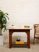 Load image into Gallery viewer, Vintage Mid Century Table