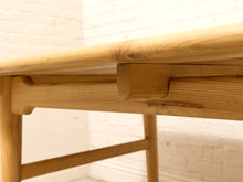 Load image into Gallery viewer, Hans Wegner Style Oak Dining Table