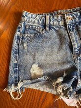 Load image into Gallery viewer, Denim Cut Off Shorts (S)