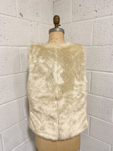 Load image into Gallery viewer, Faux Fur Vest (M)