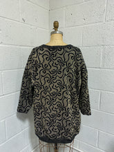 Load image into Gallery viewer, Vintage Sparkly Sweater with Ribbon Motif (22W)