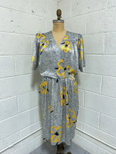Load image into Gallery viewer, Vintage 80’s Graphic Dress (11-12)