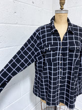Load image into Gallery viewer, Black and White Button Up Blouse (3X)