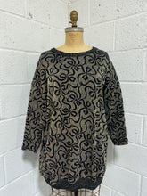 Load image into Gallery viewer, Vintage Sparkly Sweater with Ribbon Motif (22W)