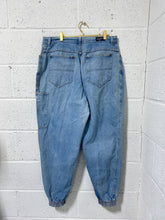 Load image into Gallery viewer, Vintage Light Denim Pants with Tapered Legs