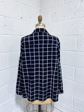 Load image into Gallery viewer, Black and White Button Up Blouse (3X)