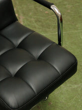 Load image into Gallery viewer, Black Square Tufted Office Chair