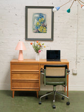 Load image into Gallery viewer, 1960’s Mid Century Painting of wild flowers