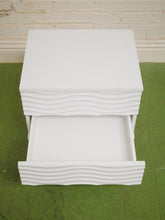 Load image into Gallery viewer, Wavy pair of Nightstands in white