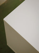 Load image into Gallery viewer, Wavy pair of Nightstands in white