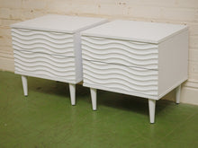 Load image into Gallery viewer, Wavy pair of Nightstands in white