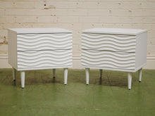 Load image into Gallery viewer, Wavy pair of Nightstands in white
