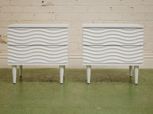 Load image into Gallery viewer, Wavy pair of Nightstands in white