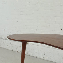 Load image into Gallery viewer, Sunbeam Exclusive Holiday Desk