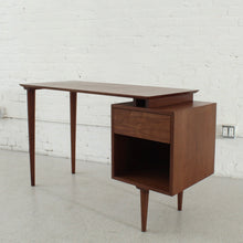 Load image into Gallery viewer, Sunbeam Exclusive Montgomery Desk
