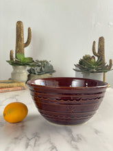Load image into Gallery viewer, California Pottery Marcrest