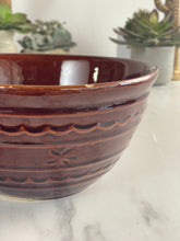 Load image into Gallery viewer, California Pottery Marcrest