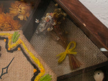 Load image into Gallery viewer, Boho 1970’s Dried Flower Clock
