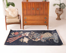 Load image into Gallery viewer, Japanese Vintage Rug Tapestry