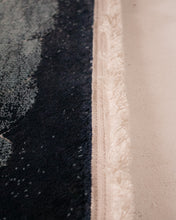 Load image into Gallery viewer, Japanese Vintage Rug Tapestry