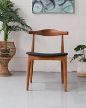 Load image into Gallery viewer, Williamsburg Chair