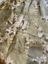 Load image into Gallery viewer, Vintage Green Table Runner