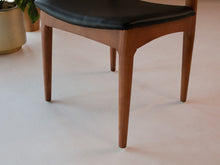 Load image into Gallery viewer, Williamsburg Chair