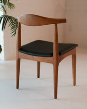 Load image into Gallery viewer, Williamsburg Chair