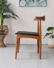 Load image into Gallery viewer, Williamsburg Chair