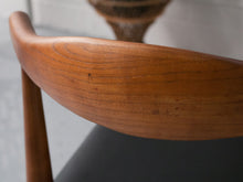 Load image into Gallery viewer, Williamsburg Chair