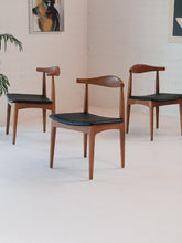 Load image into Gallery viewer, Williamsburg Chair