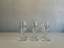 Load image into Gallery viewer, Set of 6 Wine Glasses