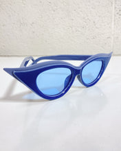 Load image into Gallery viewer, Blue Cat Eye Sunnies
