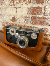 Load image into Gallery viewer, VINTAGE Argus 50mm Argus Cintar Rangefinder Camera as found
