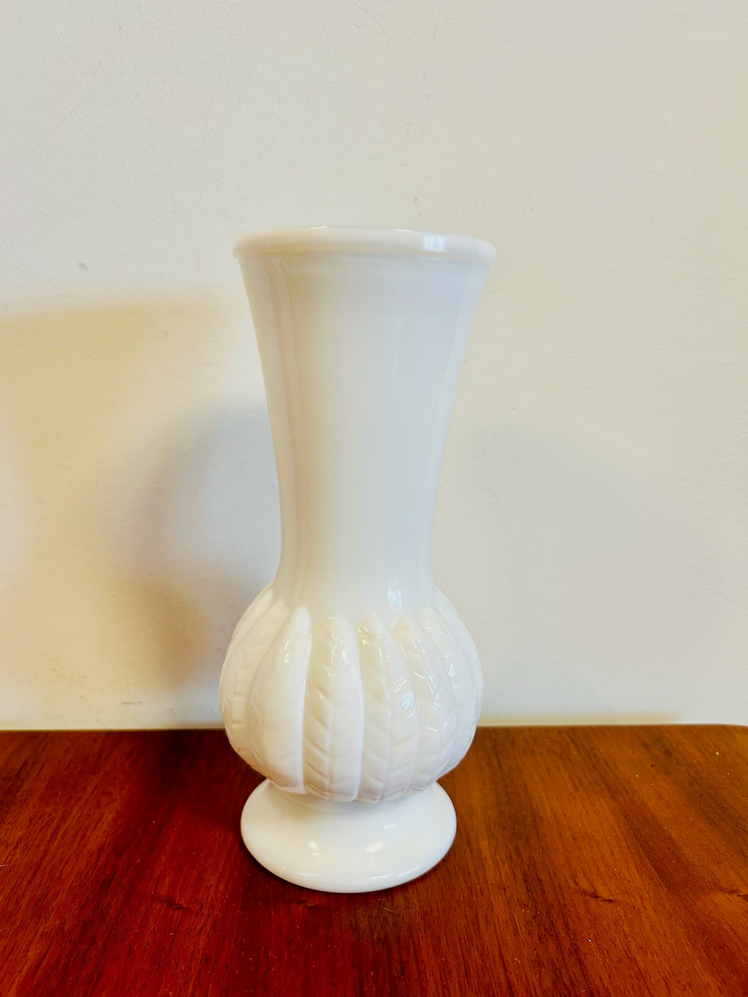 Feathered White Milk Glass Vase – Sunbeam Vintage display picture 1