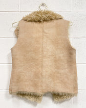 Load image into Gallery viewer, Faux Suede and Furry Vest (M)
