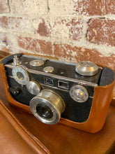 Load image into Gallery viewer, VINTAGE Argus 50mm Argus Cintar Rangefinder Camera as found
