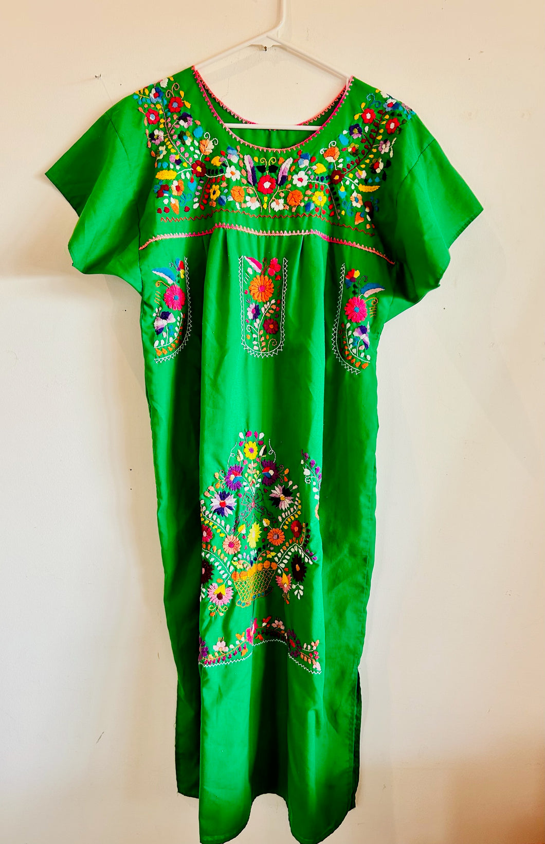 Mexican Traditional Embroidered Folk Women's Dress Sunbeam Vintage Mexican Traditional Embroidered Folk Women's Dress Sunbeam Vintage